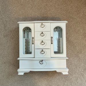EUC Women’s / Girl’s White Jewelry Box